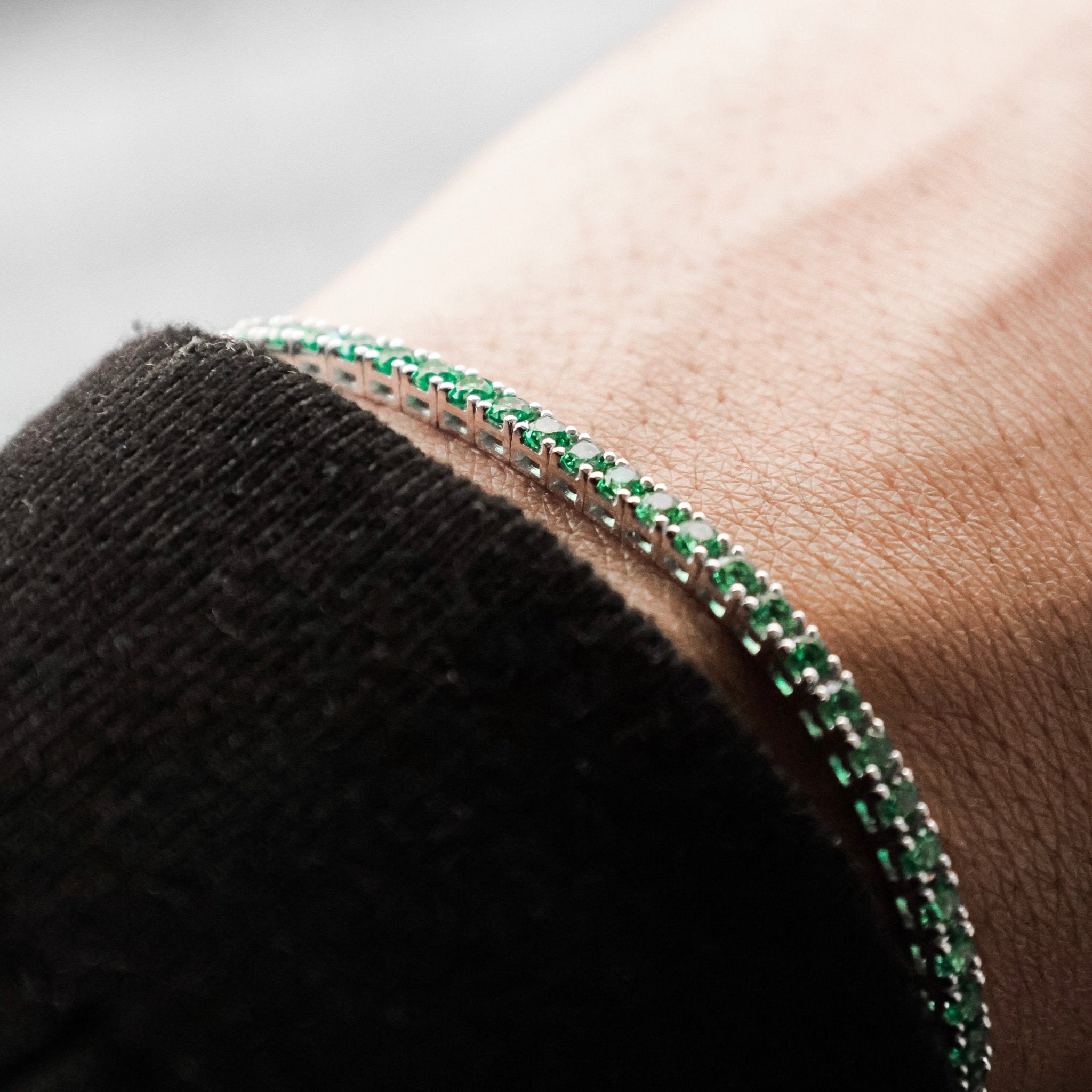 Bracelets Rivière d'Emeraudes or gris 18k - Daniel de Guy