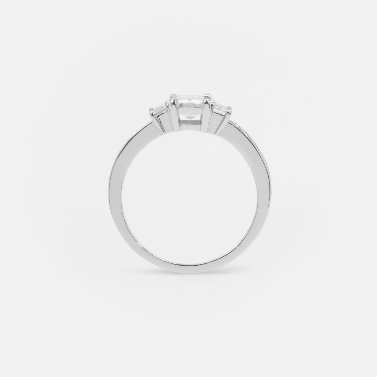 Solitaire 'Trilogie' Baguettes Diamants - Daniel de Guy