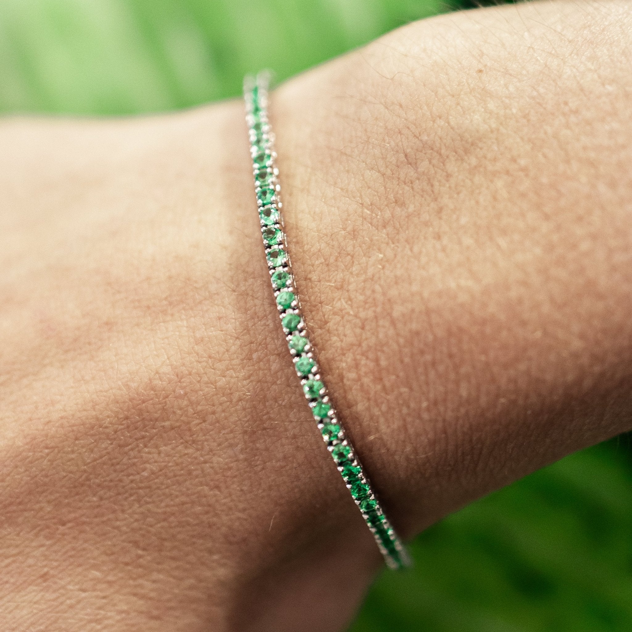 Bracelets Rivière de Tsavorites or gris 18k - Daniel de Guy